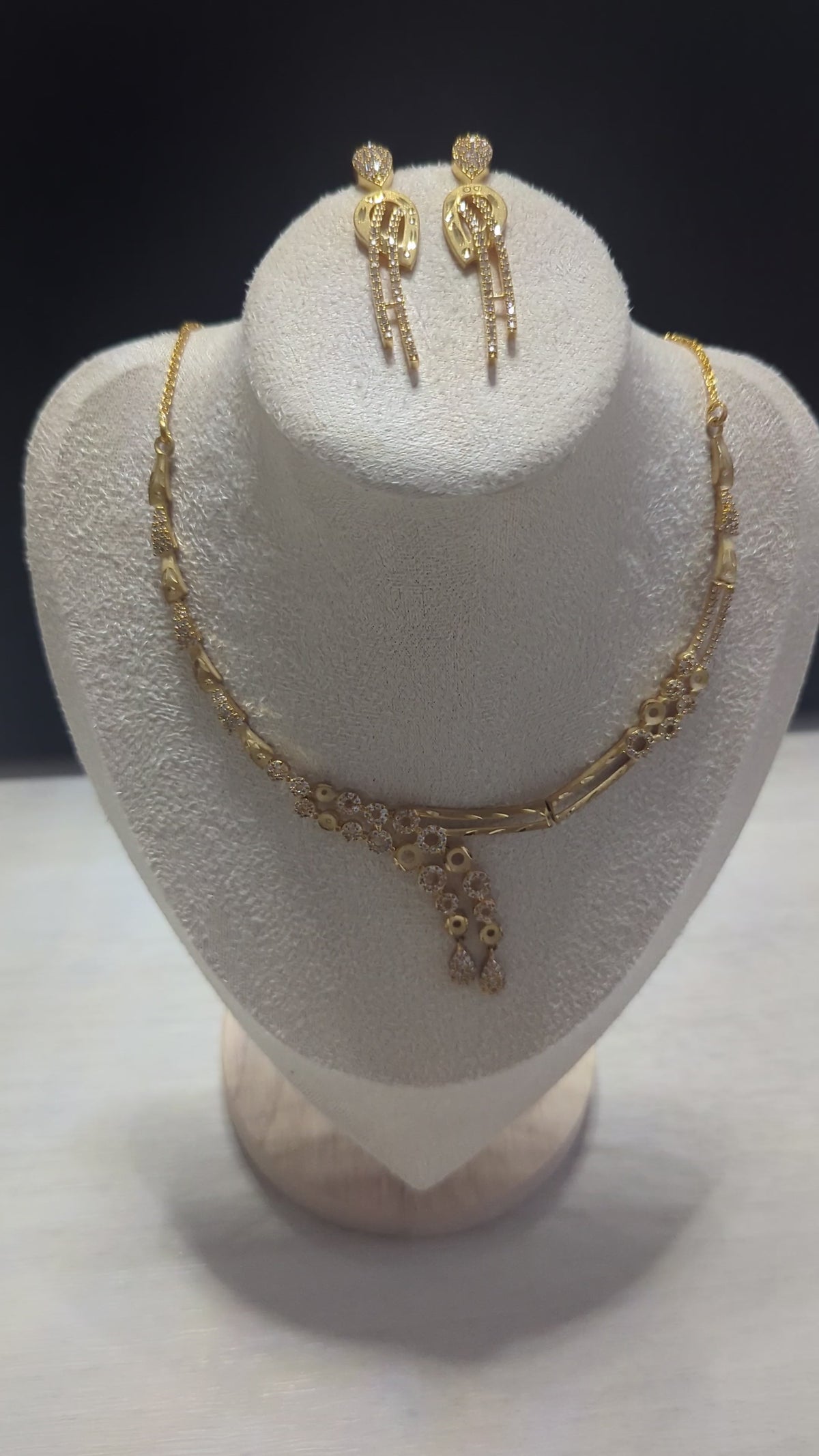 Illiana - Necklace & Earring Set Exceptional Quality CZ Clear Stones. 22ct Gold plating. Opulent  Design