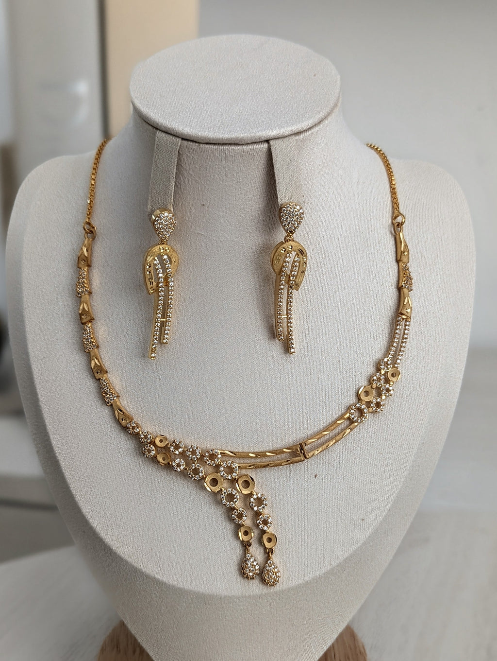 Illiana - Necklace & Earring Set Exceptional Quality CZ Clear Stones. 22ct Gold plating. Opulent  Design