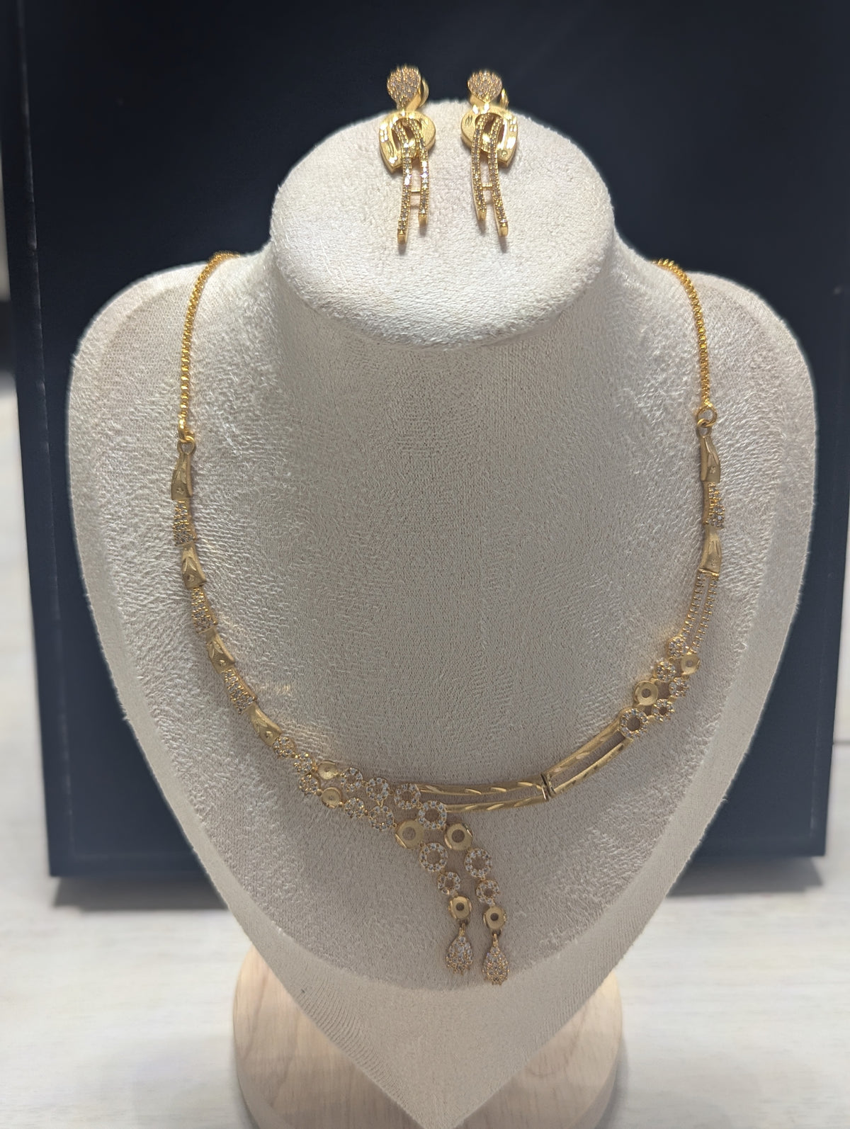 Illiana - Necklace & Earring Set Exceptional Quality CZ Clear Stones. 22ct Gold plating. Opulent  Design