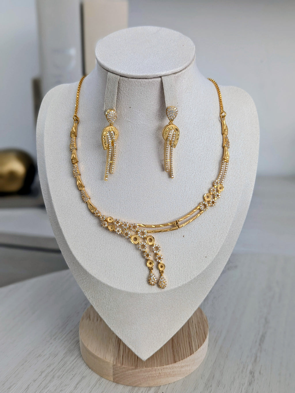 Illiana - Necklace & Earring Set Exceptional Quality CZ Clear Stones. 22ct Gold plating. Opulent  Design